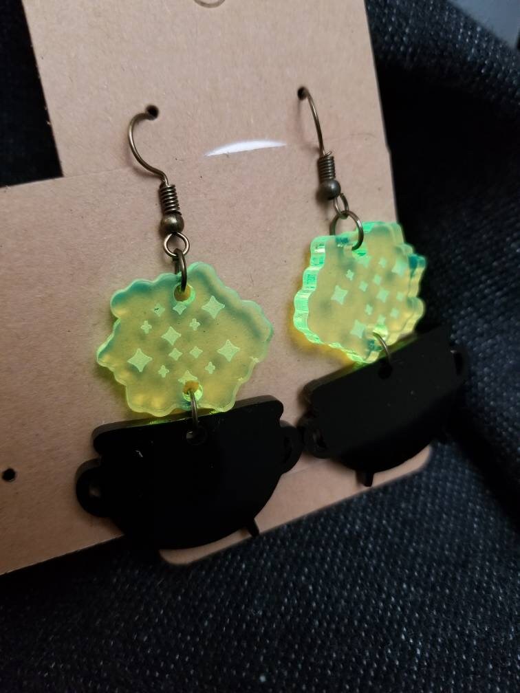 WOOD WORM EARRINGS Sand Beetle Scary Halloween Juice Movie